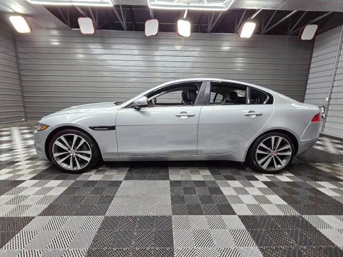 Used 2017 Jaguar XE Prestige RWD image 9