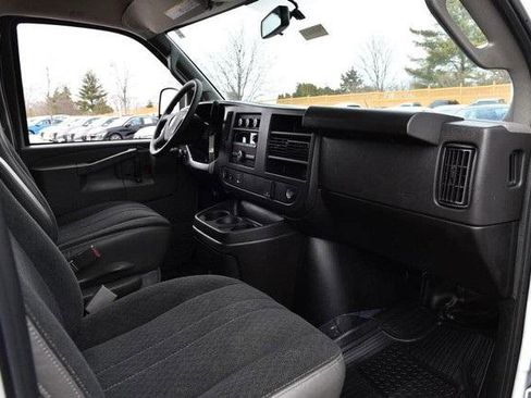 Used 2024 GMC Savana 2500 w/ Driver Convenience Package image 9