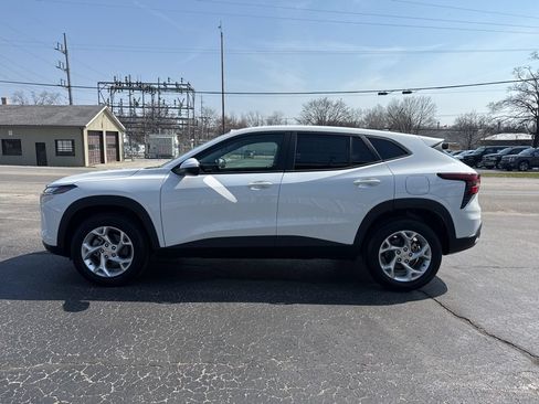 New 2026 Chevrolet Trax LS w/ LS Convenience Package FWD image 4