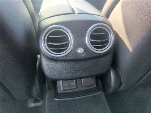 Used 2023 Mercedes-Benz E 350 4MATIC Sedan image 9