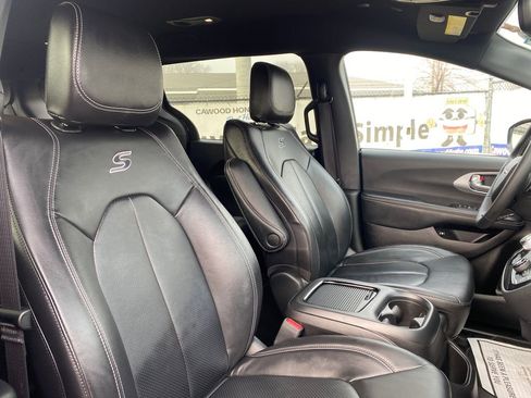 Used 2022 Chrysler Pacifica Touring-L w/ S Appearance Package image 18