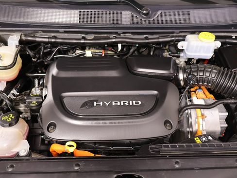 Used 2022 Chrysler Pacifica Touring-L w/ Uconnect Theater Family Group image 22