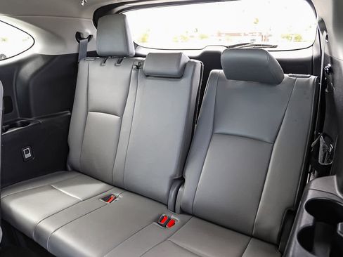 Certified 2021 Toyota Highlander Platinum FWD image 20