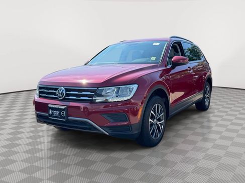 Used 2019 Volkswagen Tiguan SE w/ Panoramic Sunroof Package AWD/4WD image 2