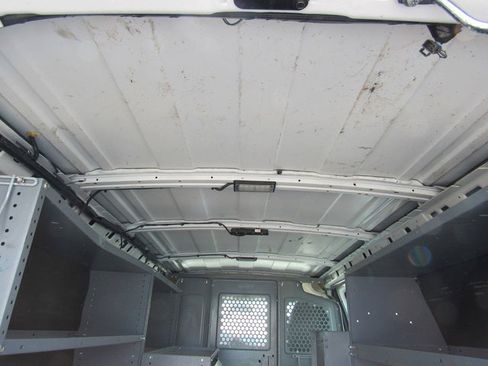 Used 2015 Chevrolet Express 2500 RWD image 25