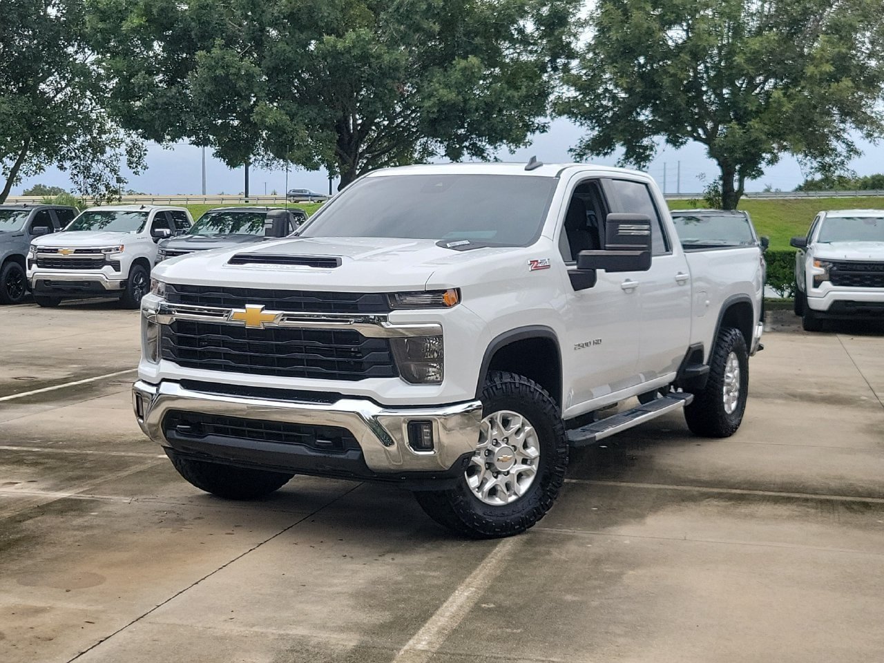 Used 2024 Chevrolet Silverado 2500 LT AWD/4WD image 1