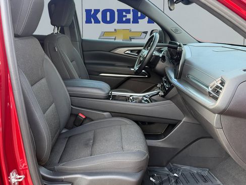 Used 2024 Chevrolet Traverse LT w/ Enhanced Driving Package FWD image 17