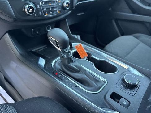 Used 2023 Chevrolet Traverse LT image 20