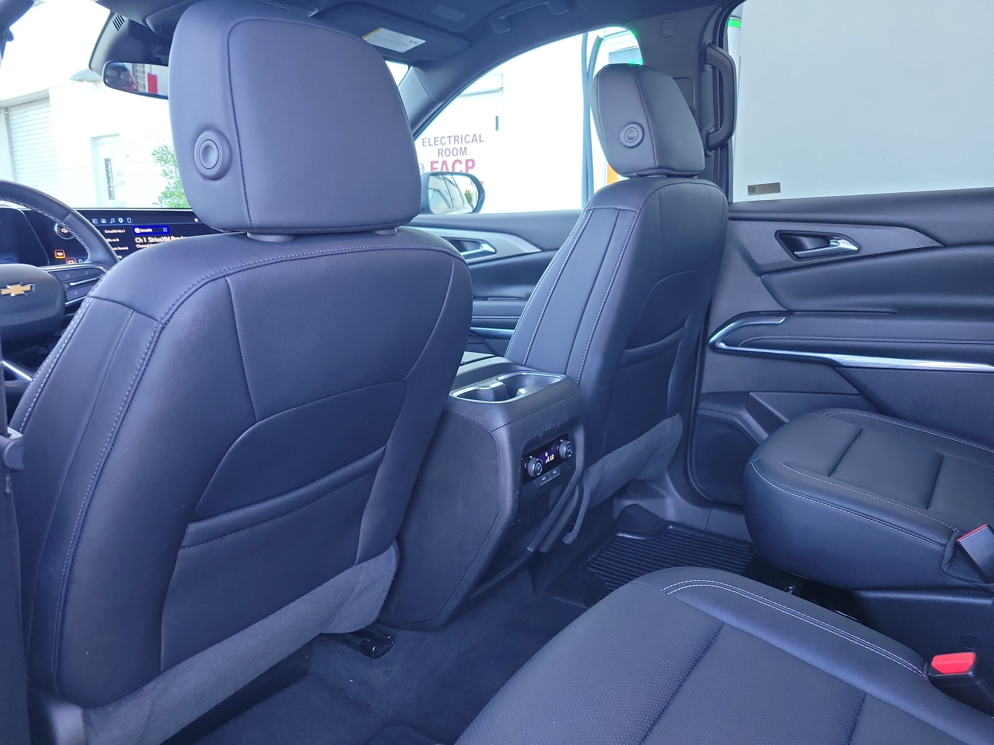 Used 2025 Chevrolet Traverse LT AWD/4WD image 16