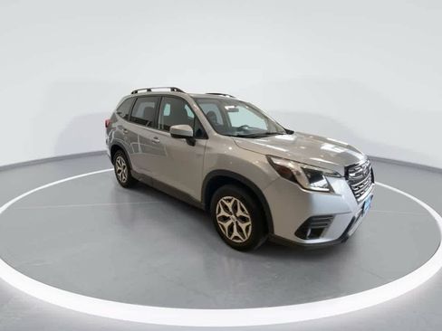 Used 2023 Subaru Forester Premium AWD/4WD image 2