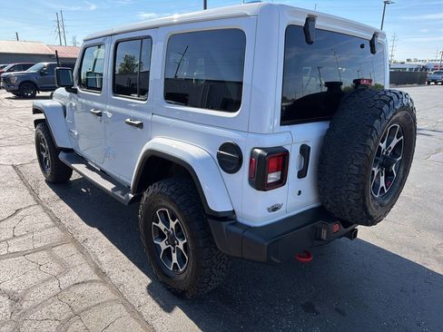 Used 2019 Jeep Wrangler Unlimited Sahara w/ Uconnect 4C Nav & Sound Group AWD/4WD image 8