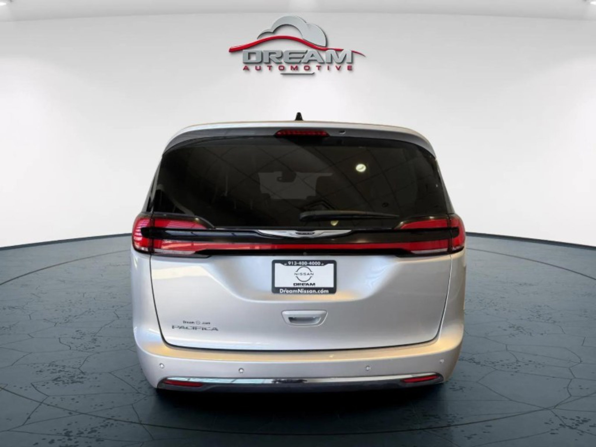 Used 2024 Chrysler Pacifica Touring-L FWD image 23