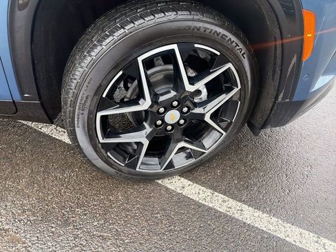 Used 2025 Chevrolet Traverse High Country image 9