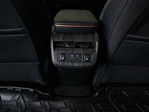 Used 2024 Nissan Ariya AWD image 18