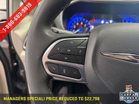 Used 2023 Chrysler Pacifica Touring-L FWD image 19