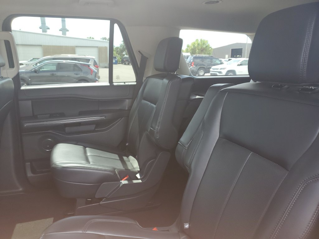 Used 2024 Ford Expedition XLT AWD/4WD image 16