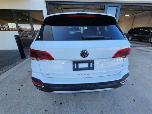 Used 2024 Volkswagen Taos SE FWD image 5