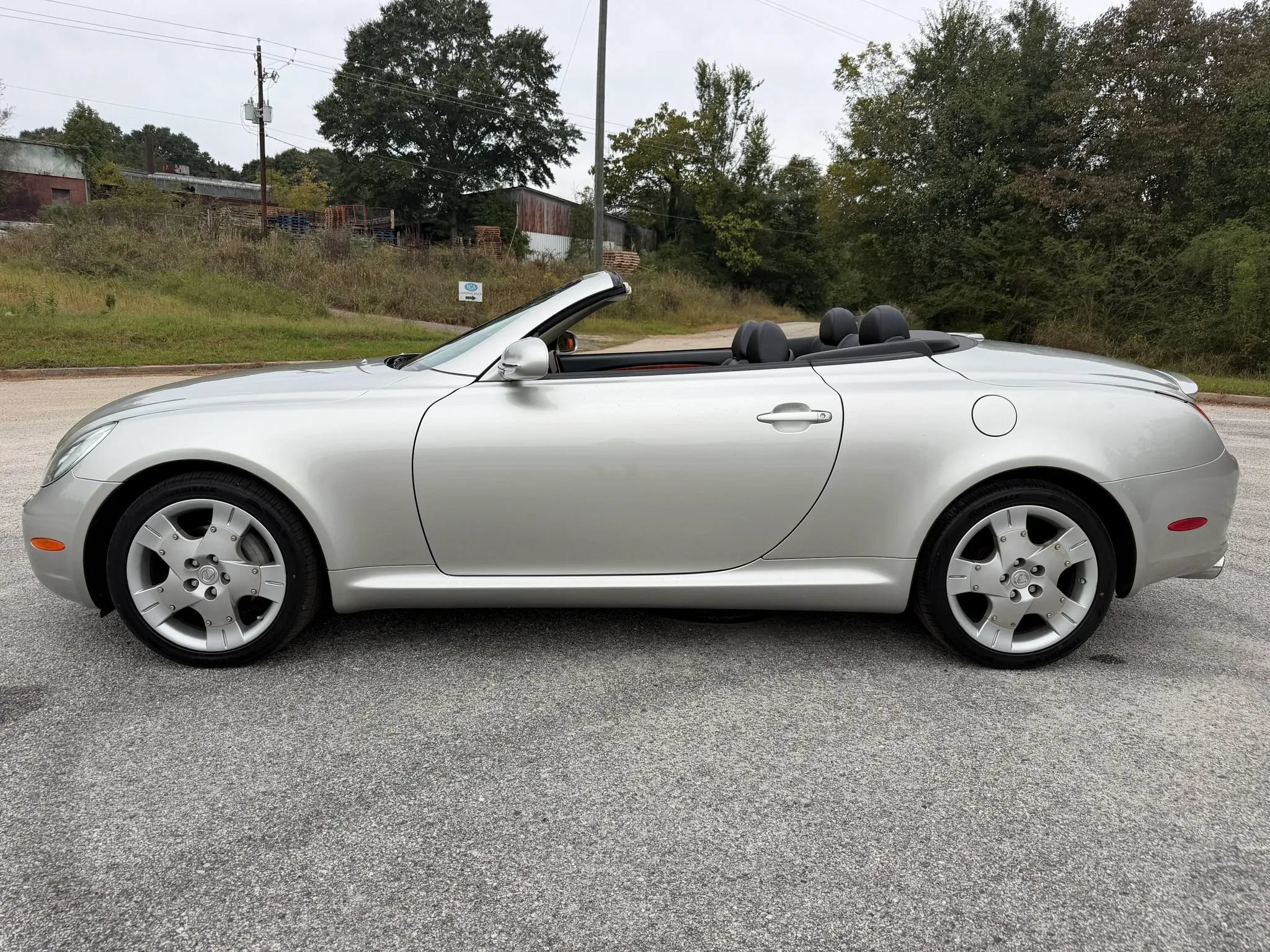 Used 2005 Lexus SC 430 Convertible w/ Preferred Accessory Pkg RWD image 2