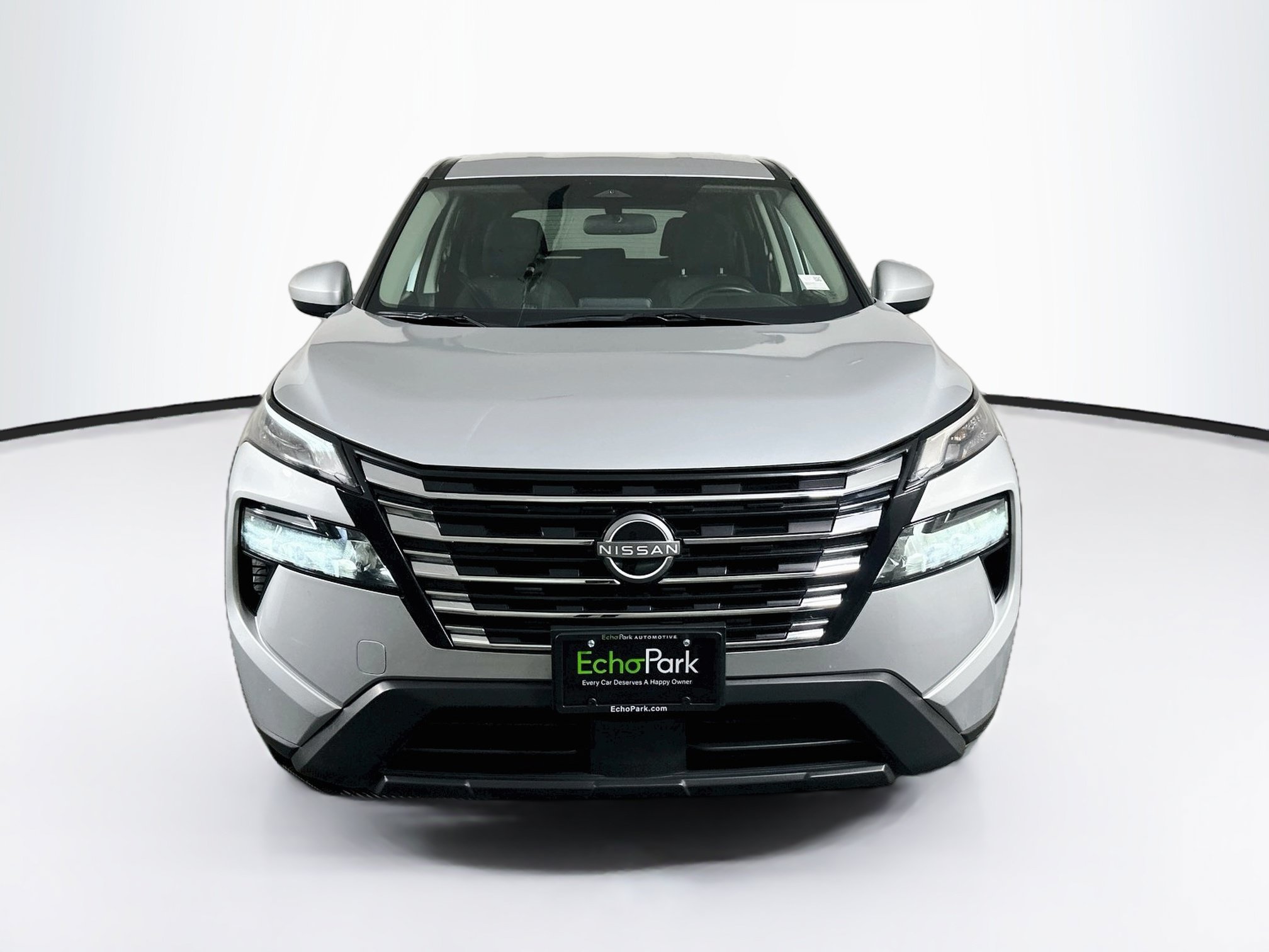 Used 2025 Nissan Rogue SV FWD image 2