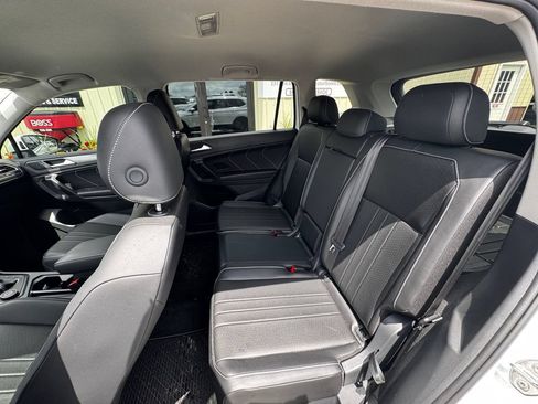 Used 2024 Volkswagen Tiguan SE AWD/4WD image 39