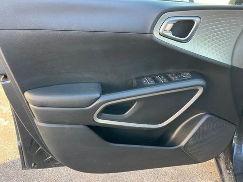 Used 2025 Kia Soul LX w/ LX Technology Package image 18