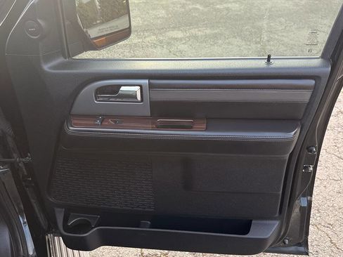 Used 2015 Ford Expedition Platinum image 31