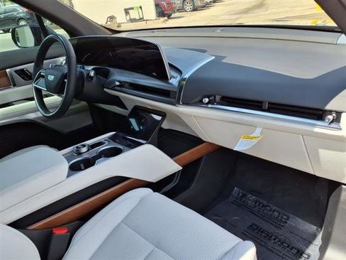 New 2026 Cadillac Vistiq Sport image 8