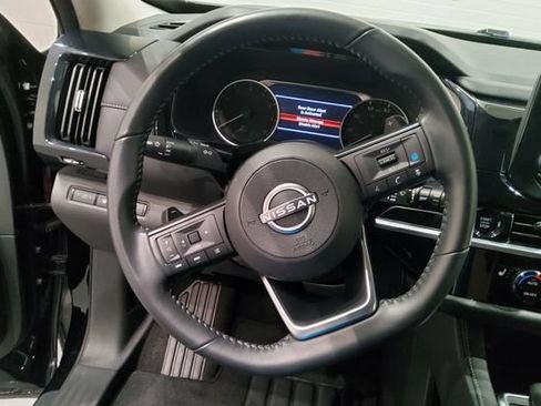 Used 2025 Nissan Pathfinder SV FWD image 28