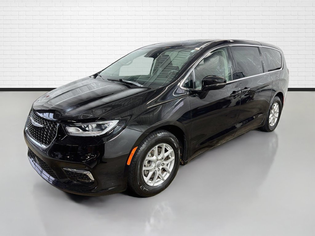 Used 2024 Chrysler Pacifica Touring-L FWD image 5