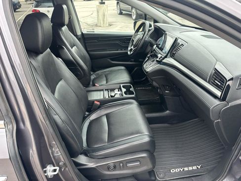 Used 2023 Honda Odyssey Touring image 12