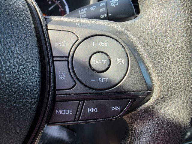 Used 2025 Toyota RAV4 LE FWD image 5