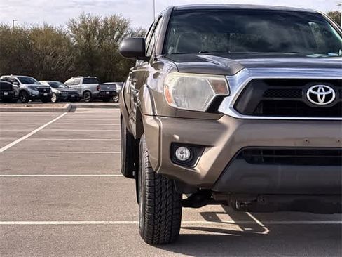 Used 2014 Toyota Tacoma PreRunner w/ SR5 Package image 10