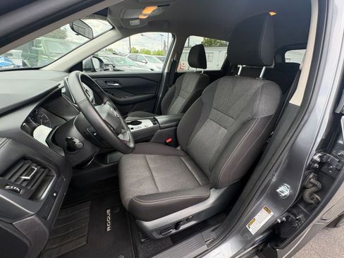 Used 2025 Nissan Rogue SV FWD image 38