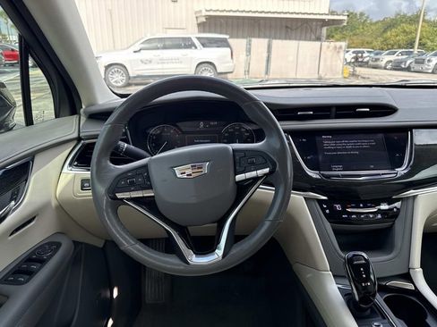 Used 2020 Cadillac XT6 Premium Luxury image 17
