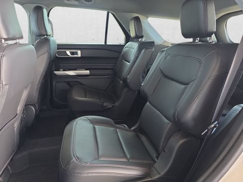 Used 2024 Ford Explorer XLT w/ Equipment Group 202A AWD/4WD image 15