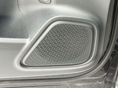 Used 2025 Mercedes-Benz GLB 250 4MATIC image 21