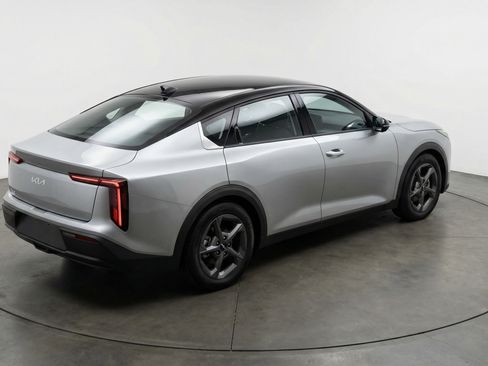 Used 2025 Kia K4 LXS image 9