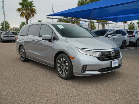 Used 2023 Honda Odyssey EX-L image 3