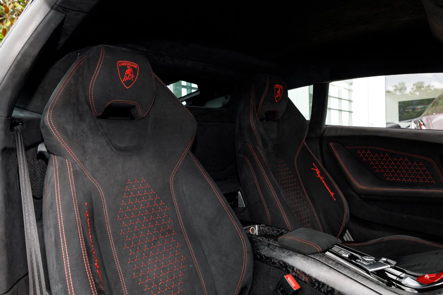 Used 2018 Lamborghini Huracan Performante AWD/4WD image 33