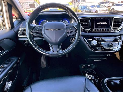 Used 2019 Chrysler Pacifica Touring Plus w/ S Appearance Package image 7