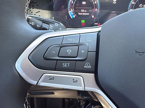 New 2025 Volkswagen Tiguan SE AWD/4WD image 18