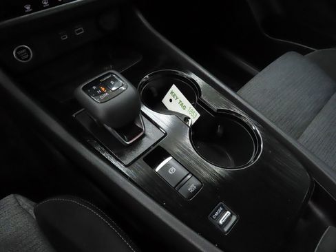 Used 2023 Nissan Rogue SV image 15