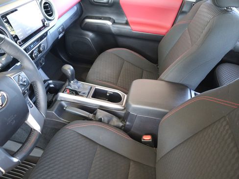 Used 2022 Toyota Tacoma SR5 image 36