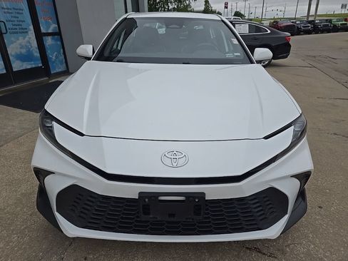 Used 2025 Toyota Camry SE FWD image 16