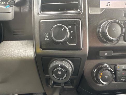 Used 2018 Ford F150 XLT w/ Equipment Group 302A Luxury AWD/4WD image 17