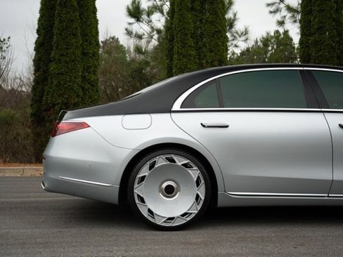 Used 2022 Mercedes-Benz S 580 4MATIC Sedan w/ Rear Seat Package image 10