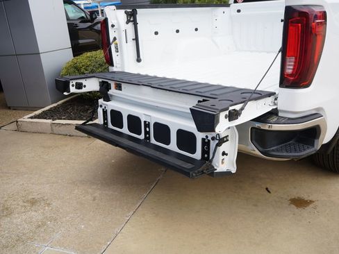 Used 2025 GMC Sierra 1500 SLT AWD/4WD image 19