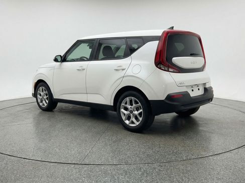 Used 2025 Kia Soul LX w/ LX Technology Package FWD image 6