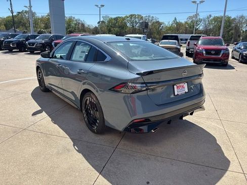 New 2026 Nissan Sentra SR w/ Floor Mat Package FWD image 5