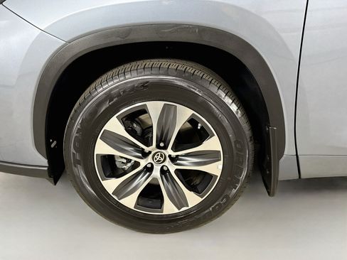 Used 2023 Toyota Highlander XLE AWD/4WD image 34